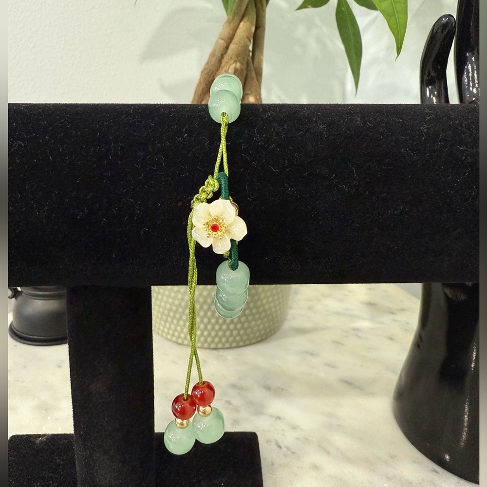 Adjustable Resin & Glass Flower Bracelet